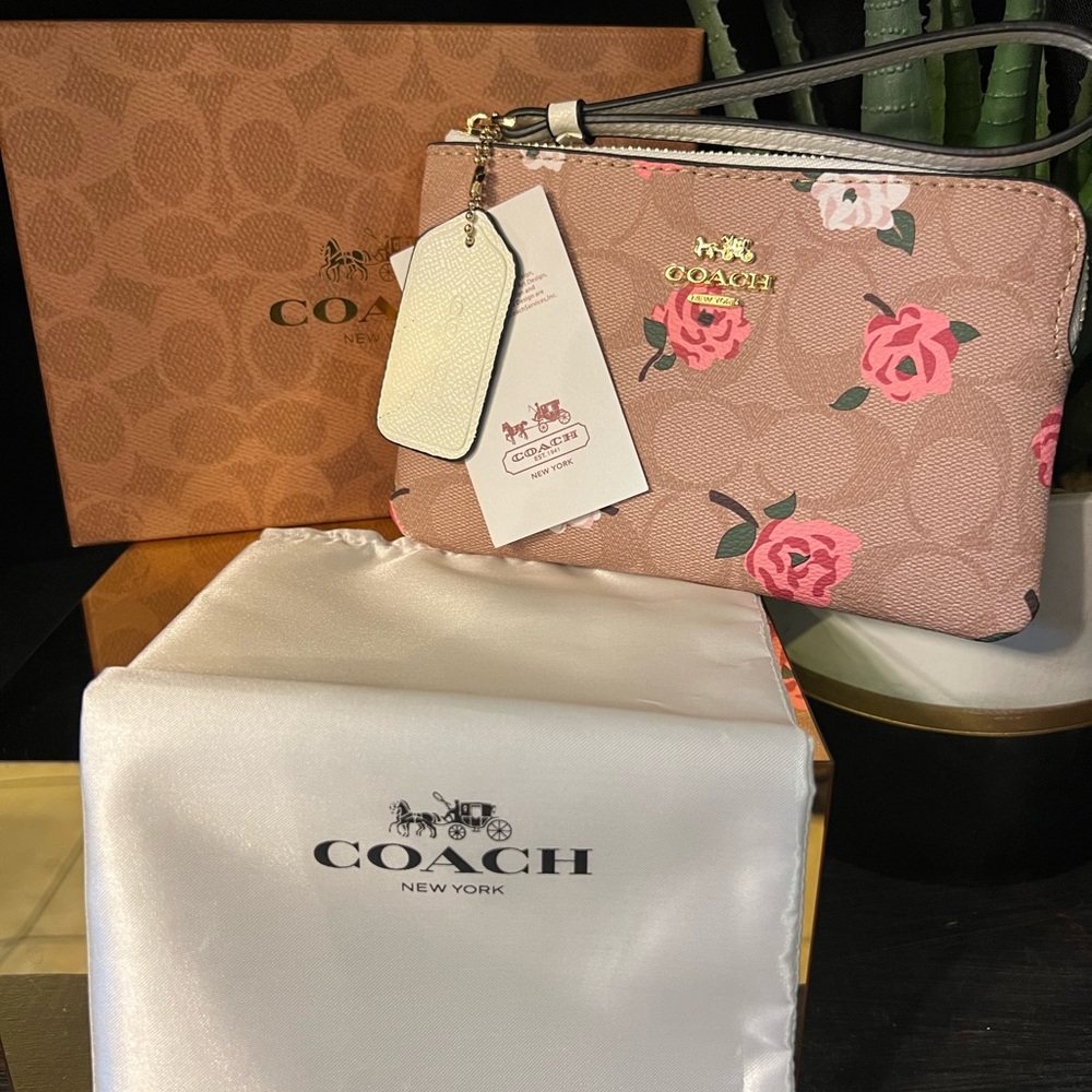 Coach Floral Signature Canvas Wristlet | NWT | Box & Dust Bag Included - Picture 2 of 13